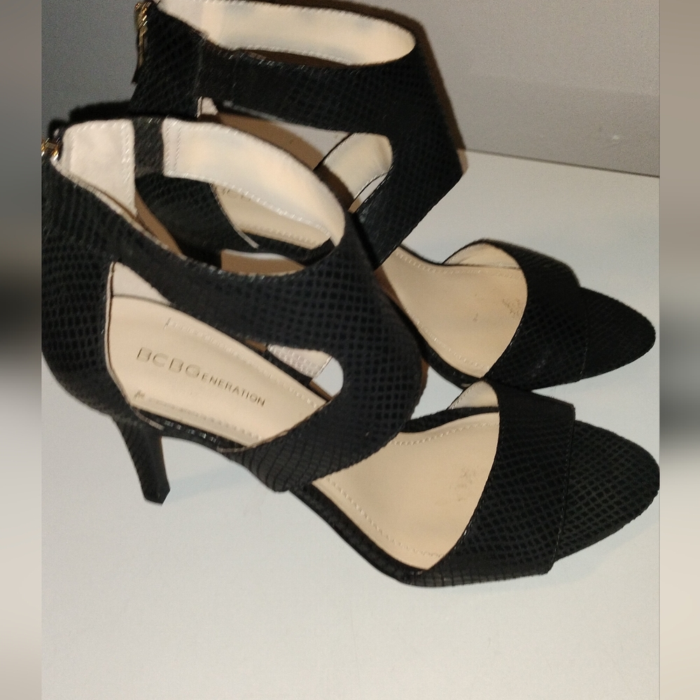BCBG heels - Picture 6 of 7